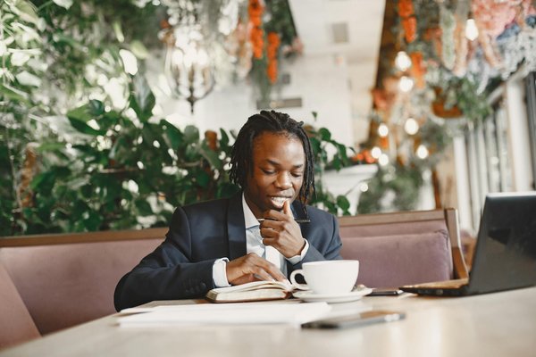 Confrontation à la maltraitance infantile: des témoignages pour soutenir les victimes